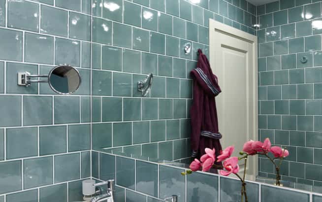 ЖК «M-House». Зеркало в ванной комнате на полную стену