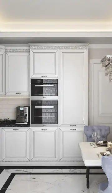 Кухня с люстрой в стиле классика со стеклянными каплями