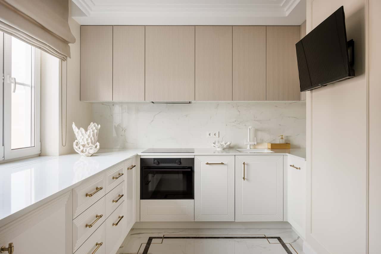 Современная лаконичная кухня