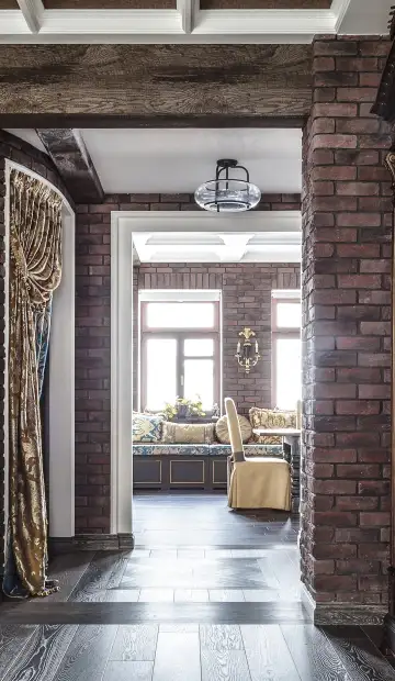 Аристократический гранж. Проход на кухню через белоснежную арку