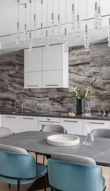 ЖК «Wellton Park». Фартук поднимается до самого потолка
