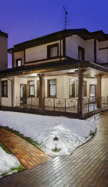 Посёлок на Новой Риге в стиле модерн. Фасад