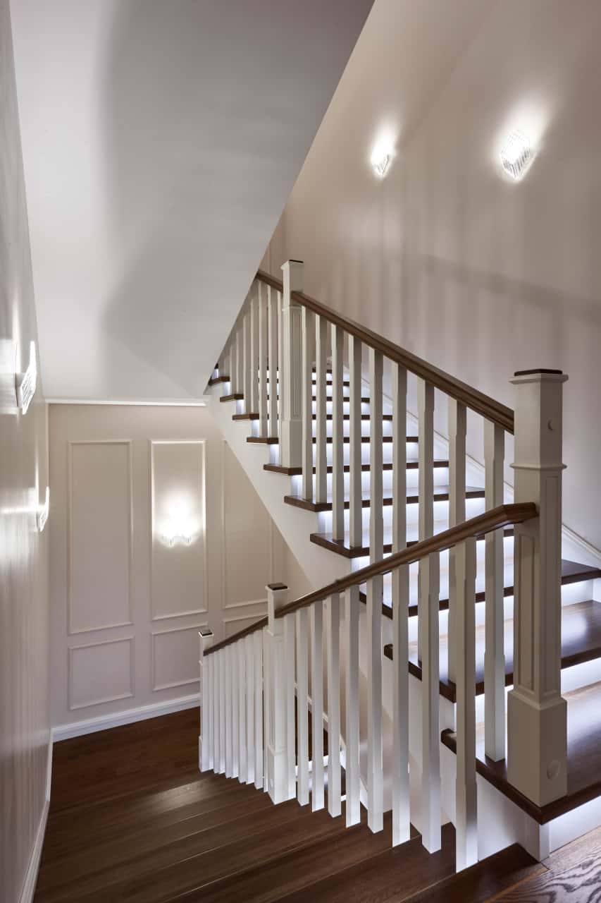 Лестница в трёхуровневой квартире