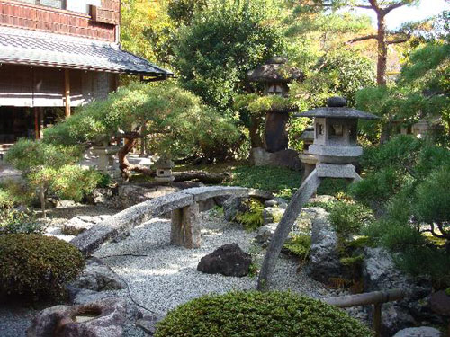 Вода и камни - два основных элемента японского сада