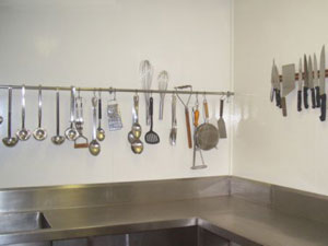 Рейлинги на кухне. Фото 02