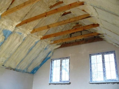 Утепление стен и потолка монтажной пеной. Фото 04