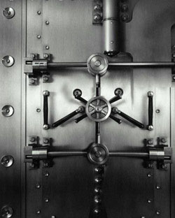 Выбор металлической двери для защиты дома. Фото 01