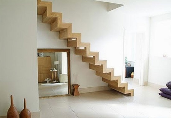 Деревянная лестница в доме. Фото 03