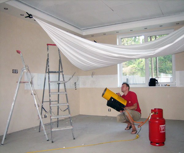 Тянем потолок. Натяжной потолок. Технологии ремонта от «Вира-Артстрой». Фото 03