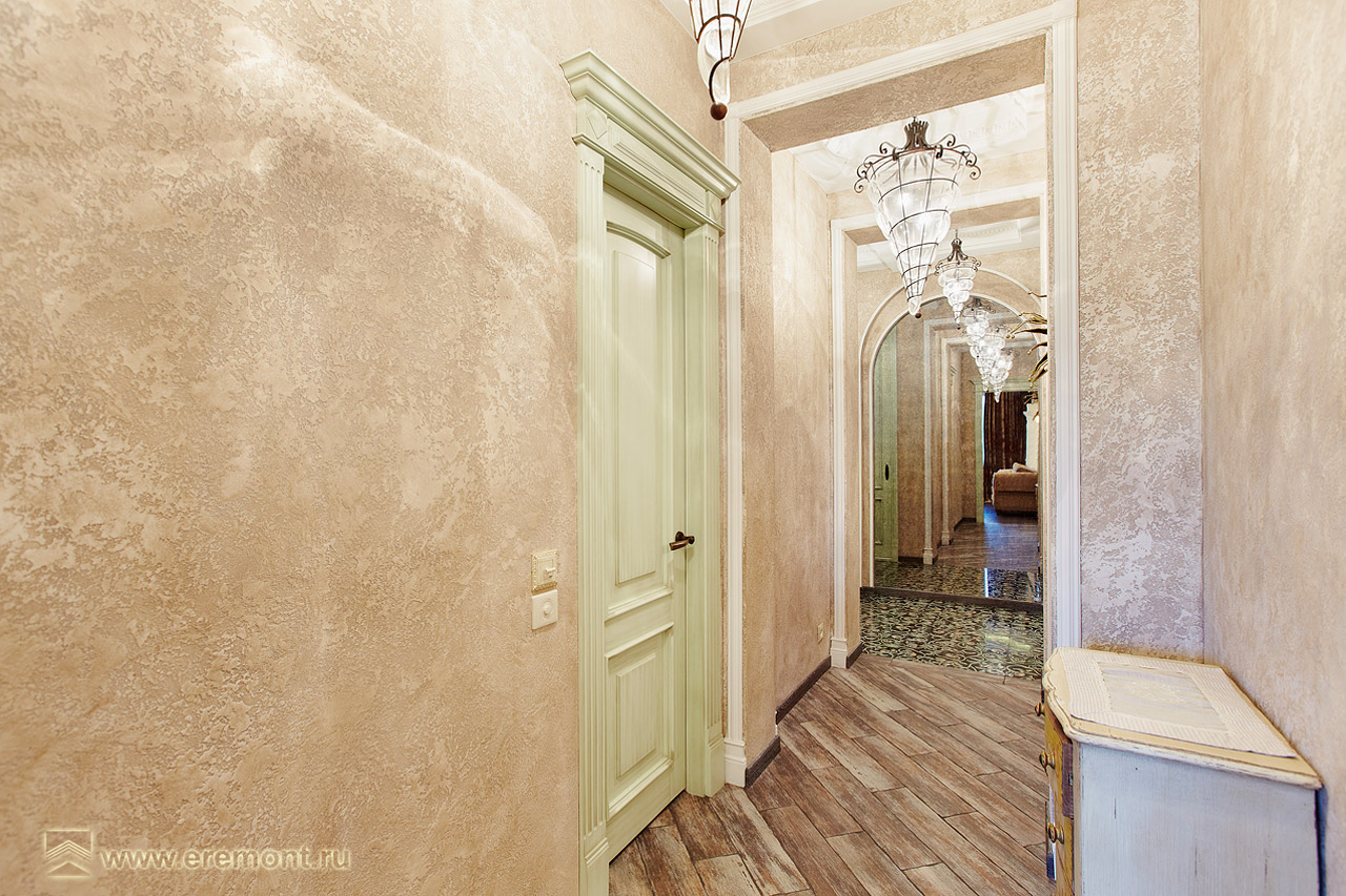 Двери классического стиля цвета пастельной мяты