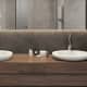 Ванная комната с ванной около панорамного зеркала. Дизайн и ремонт квартиры в ЖК «Крылатские холмы» — Гармония формы. Фото 0154