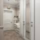 Простой, прямоугольный белоснежный шкаф для ванной комнаты. Дизайн и ремонт квартиры в ЖК «Вандер Парк» — Назад в будущее. Фото 03