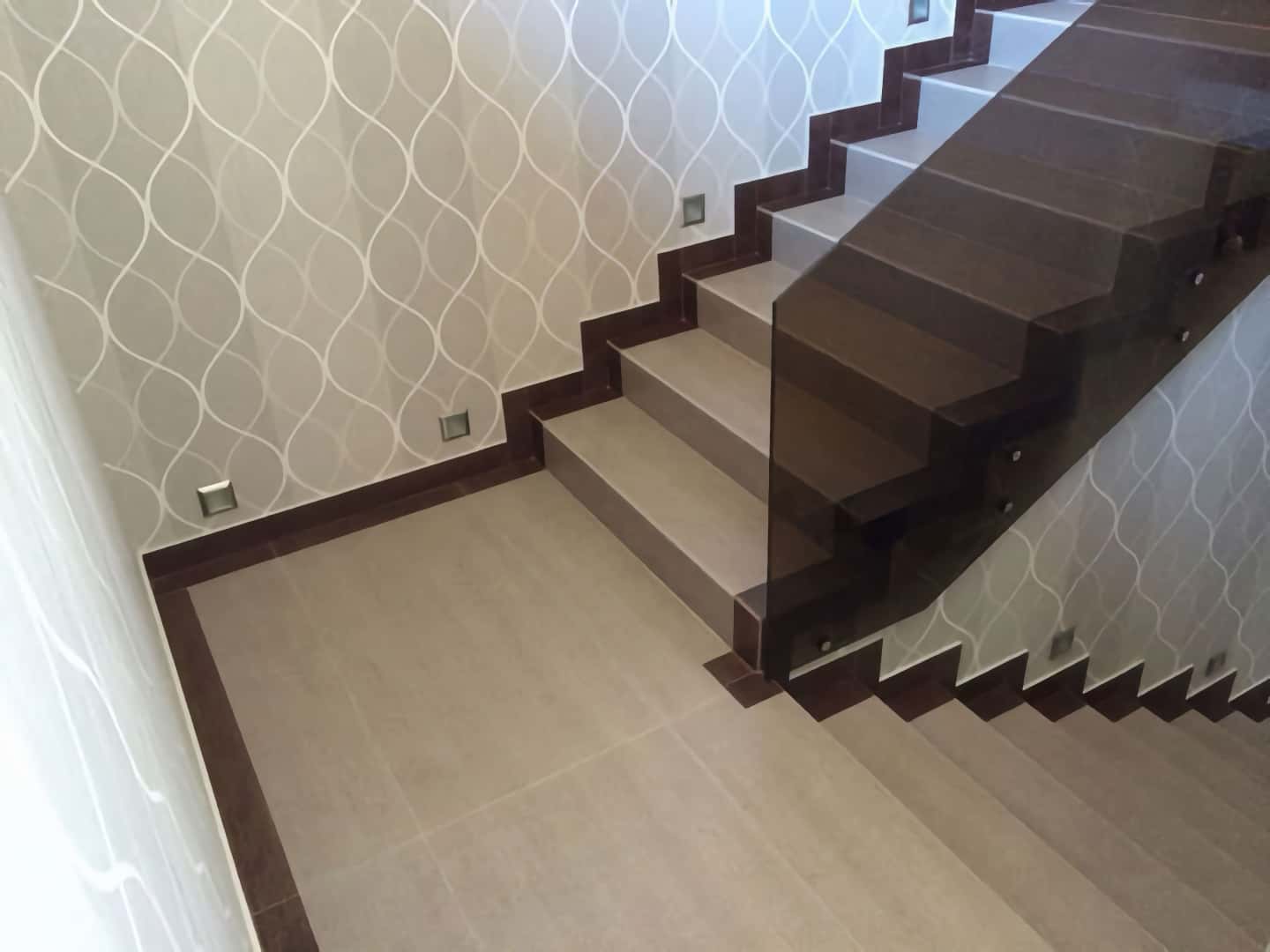 Керамогранит для ступеней лестниц