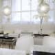 Квадратные столы классического стиля белого цвета. Современные интерьеры ресторанов. Фото 018