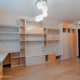 Широкий шкаф из светлого дерева с бирюзовыми вставками. Дизайн и ремонт в квартире в Мытищах — Простая геометрия. Фото 035