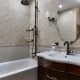Плитка в ванной комнате подобрана в светлой цветовой гамме. Дизайн и ремонт квартиры в ЖК «Мичурино-Запад» — Сладкая жизнь. Фото 034