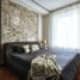 Современная спальня с деталями оттенков лилового и малинового цвета. Дизайн и ремонт спален в разных стилях. Фото 07