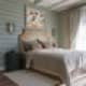 Крашеный брус в интерьере спальни. Дизайн и ремонт дома в ЖК «Мишино» — Яркий взгляд на вещи. Фото 038