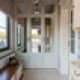 Белые двери в интерьере дома. Дизайн и ремонт дома в ЖК «Мишино» — Яркий взгляд на вещи. Фото 01