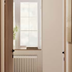 Очарование природы. Дизайн и ремонт загородного дома 116м2 в КП Британика в современном стиле. 2 этаж Лестница и холл, фото 03