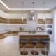 Современная кухня с белоснежными шкафами с глянцевым покрытием. Дизайн и ремонт кухонь в разных стилях. Фото 014