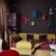 Подушки яркого розового цвета на диване для украшения. Дизайн и ремонт квартиры в ЖК «Wellton Park» — Алиса в стране чудес. Фото 046