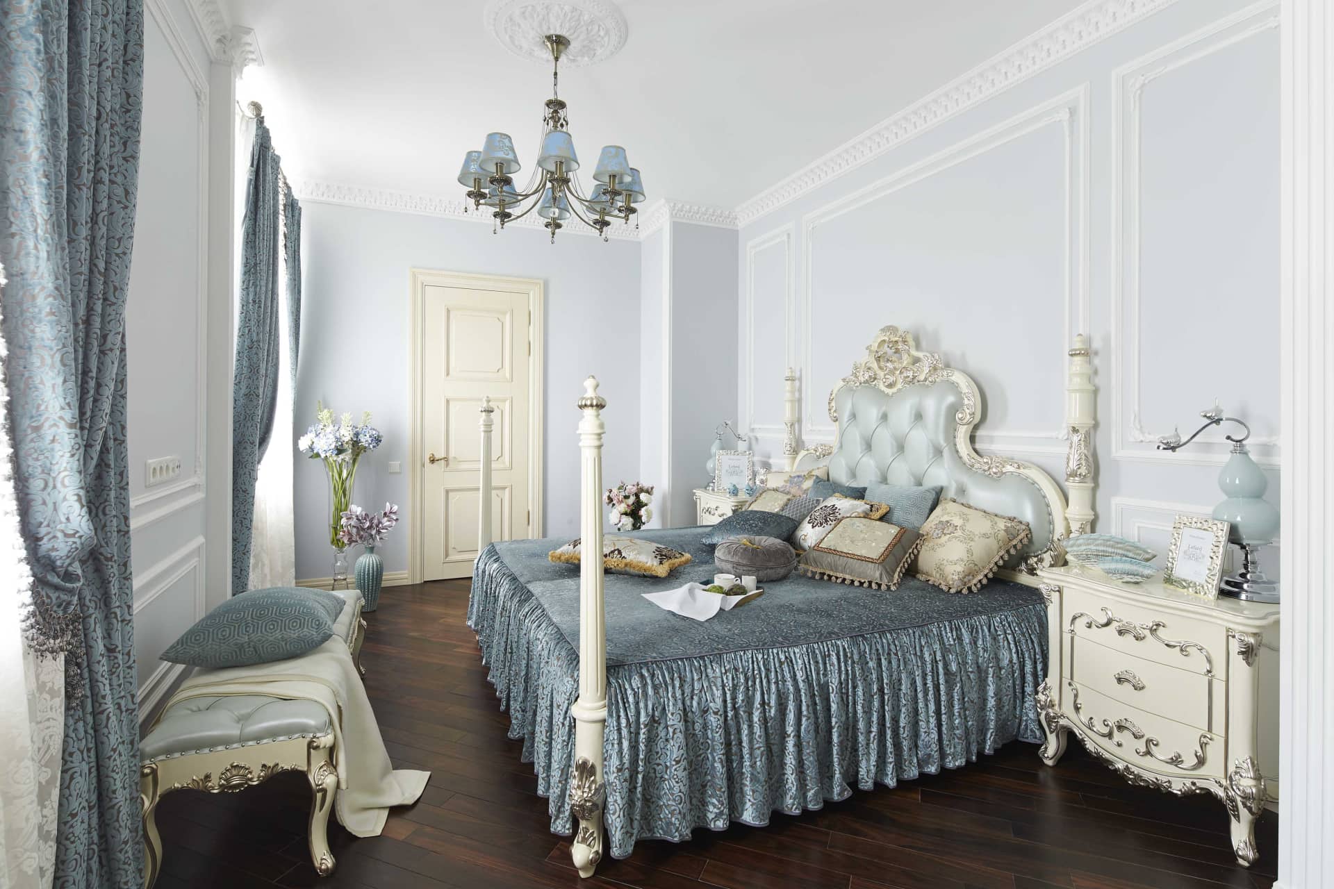 Необычная спальня в классическом стиле