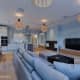 Замшевый диван цвета тоффи в гостиной. Дизайн и ремонт квартиры в ЖК «Четыре солнца» — Элегантная простота. Фото 010