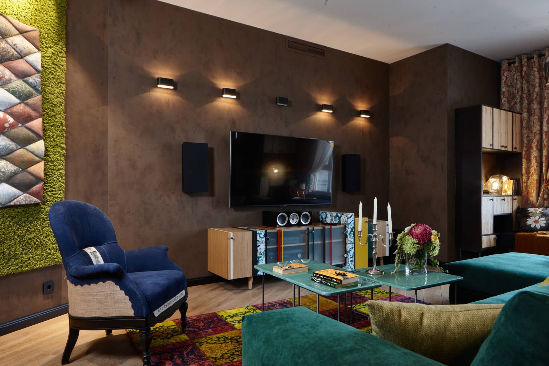 Тумбочка под телевизором разноцветных оттенков и стилей для украшения интерьера