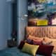 Золотистые шторы отлично подходит под диван. Дизайн и ремонт квартиры в ЖК «M-House»  — Функциональная эклектика. Фото 021