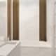 Туалетный столик с широким зеркалом, белого цвета. Дизайн и ремонт квартиры на Никитском бульваре — Воздушный замок. Фото 035