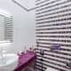 Бирюзовая мозаика отлично расставляет акценты на фоне кремовой плитки ванной комнаты. Дизайн и ремонт квартиры в ЖК «DOMINION» — Квартира-ракушка. Фото 037