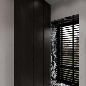 Изысканный монохром. Дизайн и ремонт таунхауса 164м2 в КП Бристоль в неоклассическом стиле. 2 этаж Душевая, фото 01