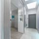 Зеркало с подсветкой для ванной комнаты. Дизайн и ремонт квартиры в ЖК «Алые паруса» — Лазурное сияние. Фото 02