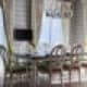 Красные бархатные кресла в интерьере гостиной. Дизайн и ремонт дома в ЖК «Мишино» — Яркий взгляд на вещи. Фото 028