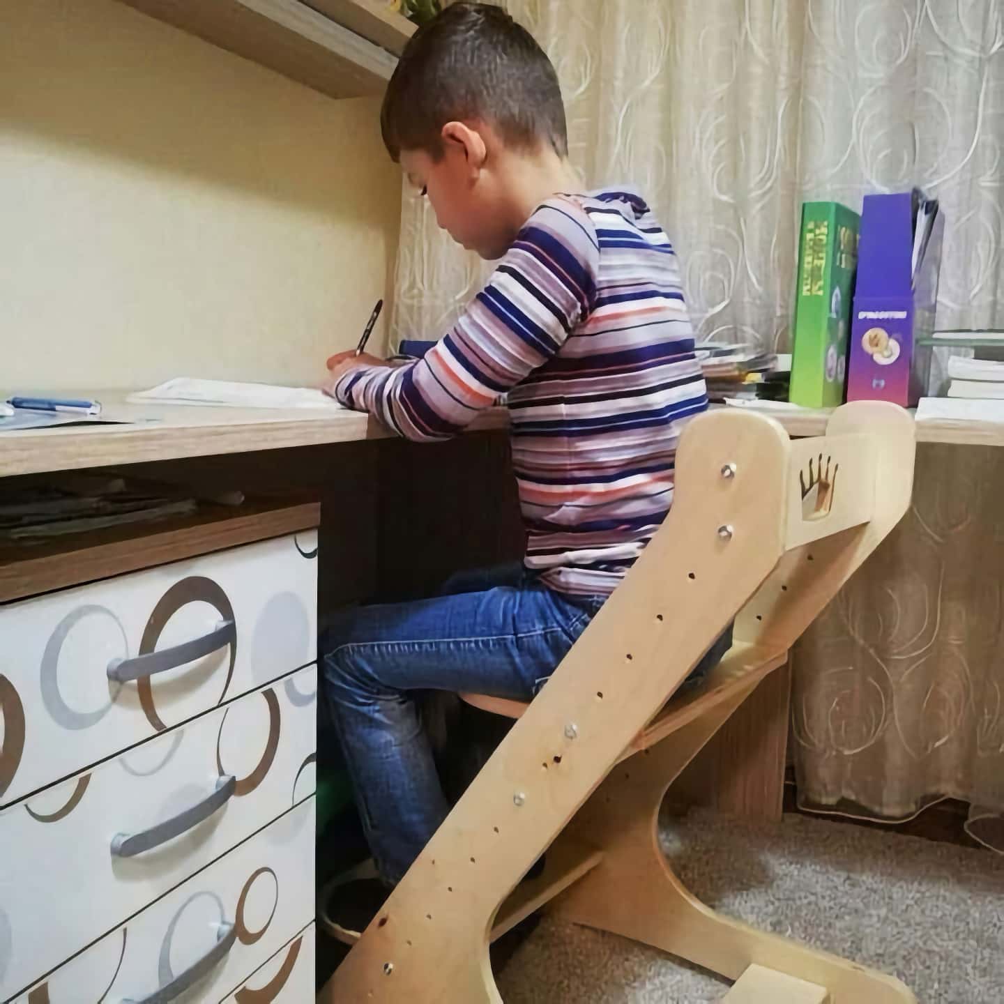 Как оформить комнату школьника