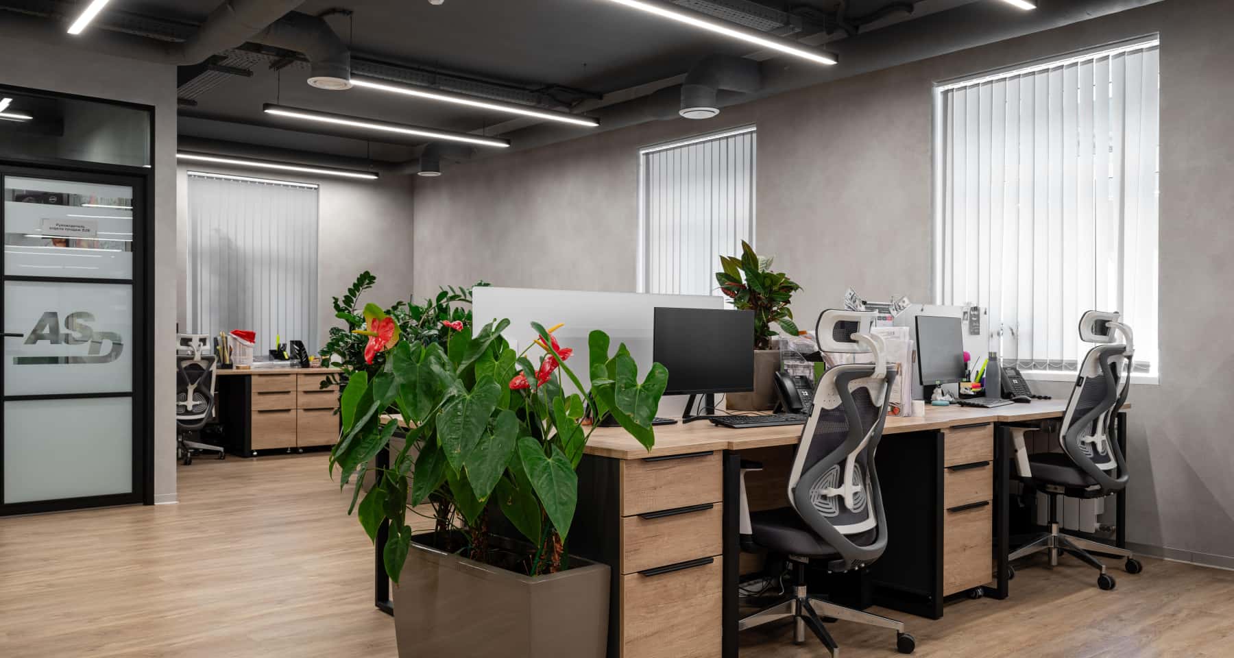 Дизайн и ремонт офиса компании ООО «Монолит» — Комфортный бизнес-лофт