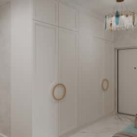 Диалог поколений. Дизайн и ремонт квартиры 93м2 ЖК Хэдлайнер в неоклассике. Прихожая, фото 06