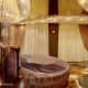 Круглая кровать с роскошной спинкой напоминает гондолу в Венеции. Дизайн и ремонт квартиры в ЖК «Корона» — Венецианский фестиваль. Фото 015