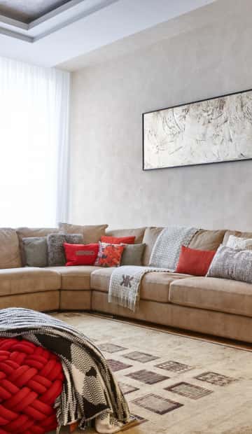 Прозрачные, стеклянные двери для прохода в кухню