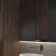 Резные плиты бетонного цвета около умывальника в ванной. Дизайн и ремонт квартиры в ЖК «Крылатские холмы» — Гармония формы. Фото 0162