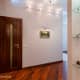 Полосатая стенка ванны создает эффект продолжения стены в помещении. Дизайн и ремонт квартиры в ЖК «Янтарный город» — Спокойствие и уют. Фото 04
