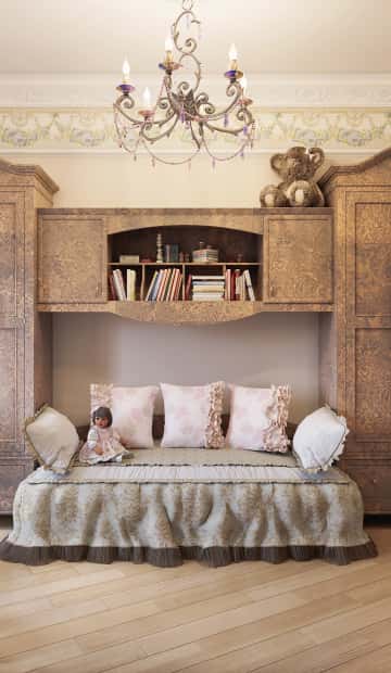 Подвесное кресло - качели с белыми подушками