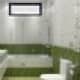 Детская ванная комната выполнена в плитке белого и зелёного цвета. Дизайн и ремонт дома в КП «Антоновка» — Загородный минимализм. Фото 055