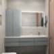 В гардеробной есть туалетный столик и зеркало с подсветкой. Дизайн и ремонт квартиры в ЖК «Вандер Парк» — Обитель магов. Фото 030