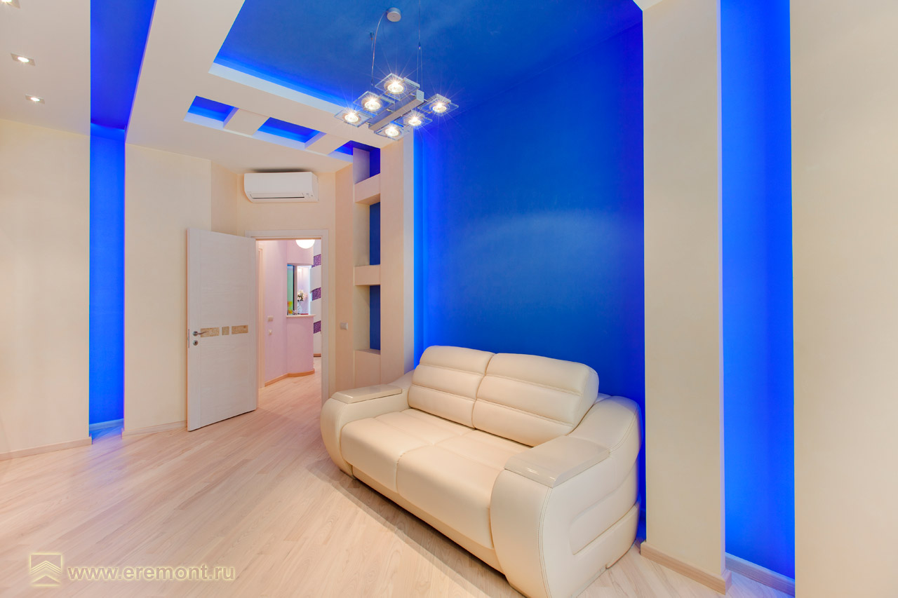 Ослепительно синий цвет некоторых стен детской, добавляют комнате энергии