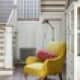 Белая лестница в деревянном доме. Дизайн и ремонт дома в ЖК «Мишино» — Яркий взгляд на вещи. Фото 041