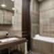 Каменные панели в ванной цвета золотистого песка. Дизайн и ремонт квартиры в ЖК «Barkli Park» — Витрувианская квартира. Фото 036