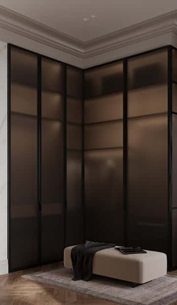 Шкафы распределили вдоль стен, оставив свободной середину