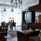 Соединение каменного пола в кухне и серого ковра в гостиной. Дизайн и ремонт квартиры в ЖК «Barkli Park» — Витрувианская квартира. Фото 022